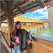 Soy maestra de Educación Primaria, con la especialidad en inglés C1, y especialidad en Pedagogía Terapéutica. Muchos años de experiencia dando clases a alumnos de Primaria y ESO